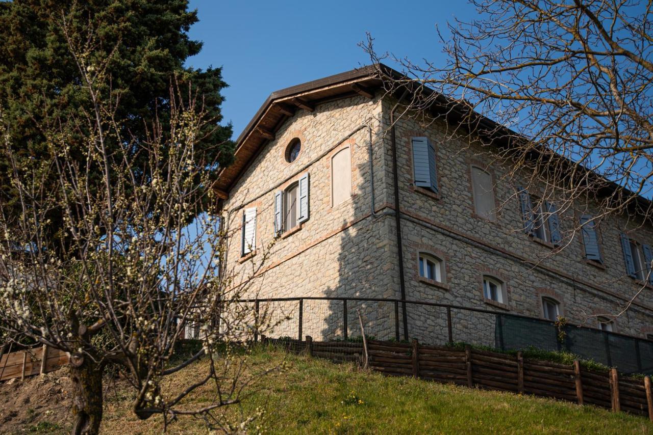 Casale Monte Valestra Bed & Breakfast *
