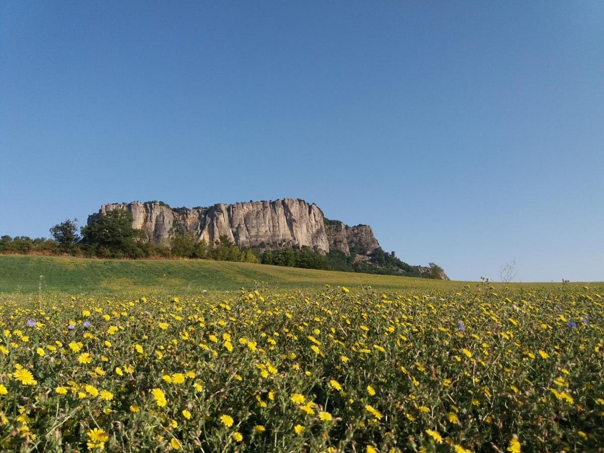 Casale Monte Valestra Bed & Breakfast *