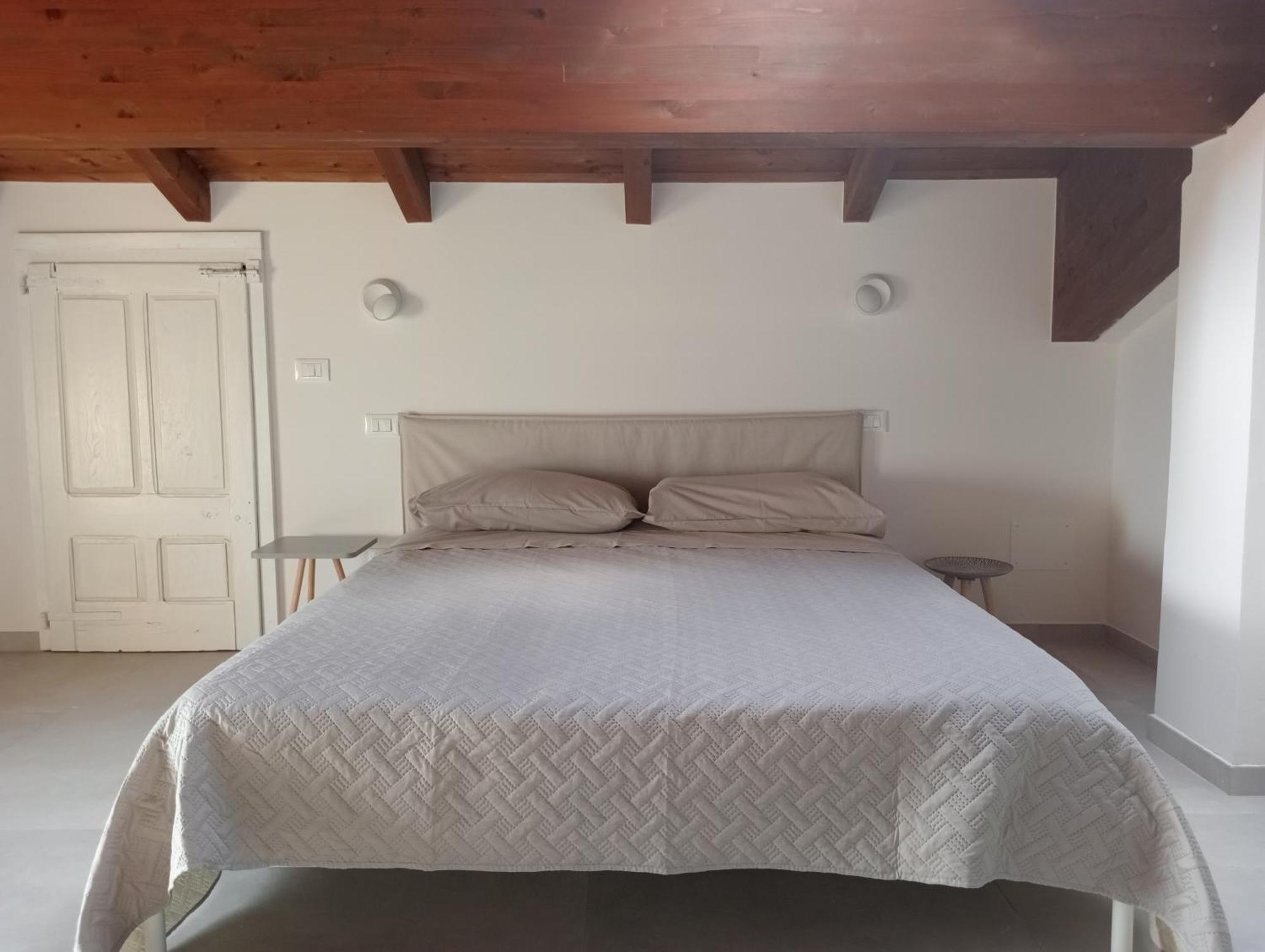 Casale Monte Valestra Bed & Breakfast Bebbio