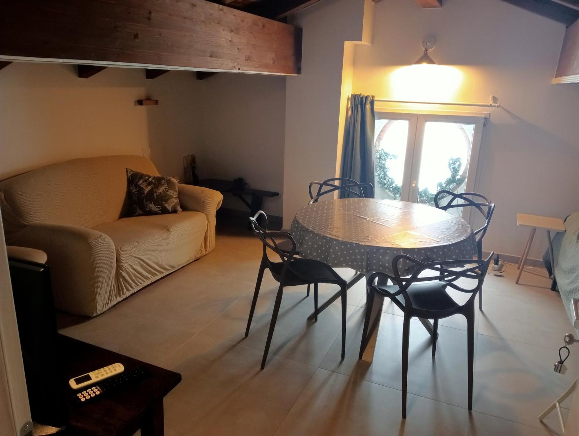 Casale Monte Valestra Bed & Breakfast